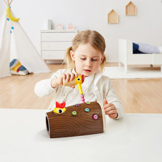 Top Bright woodpecker insect catching game
